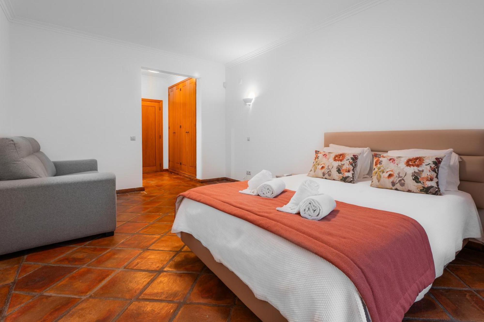 Rosas Villa