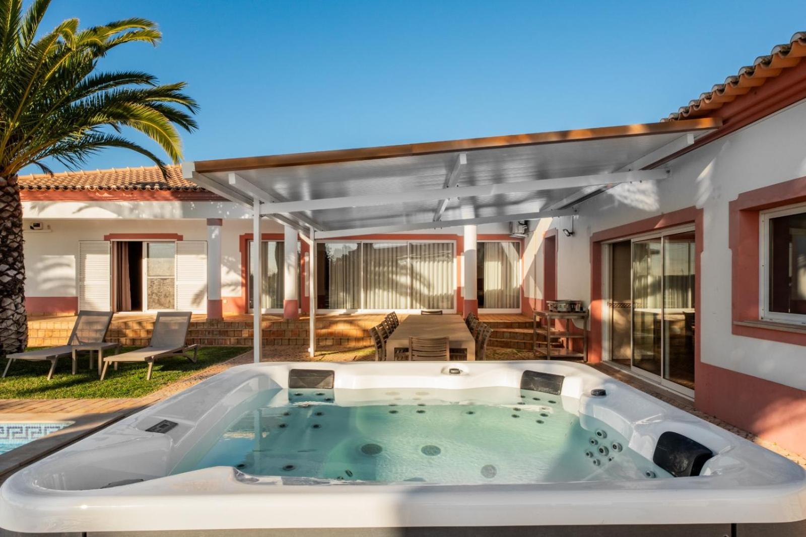 Rosas Villa *