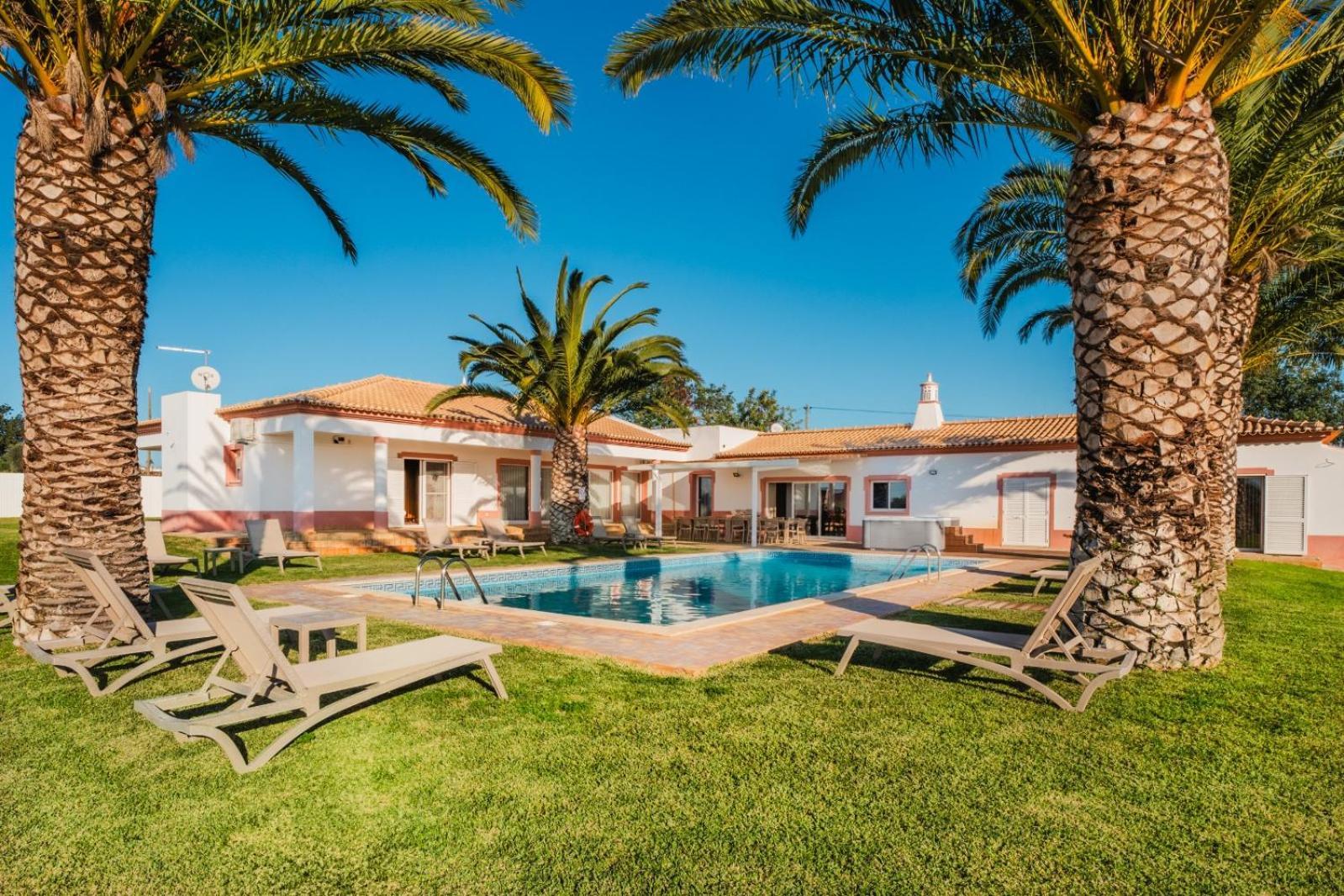 Rosas Villa *