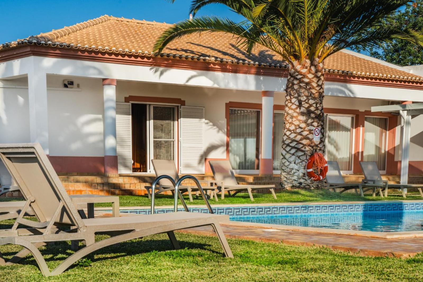 Rosas Villa *