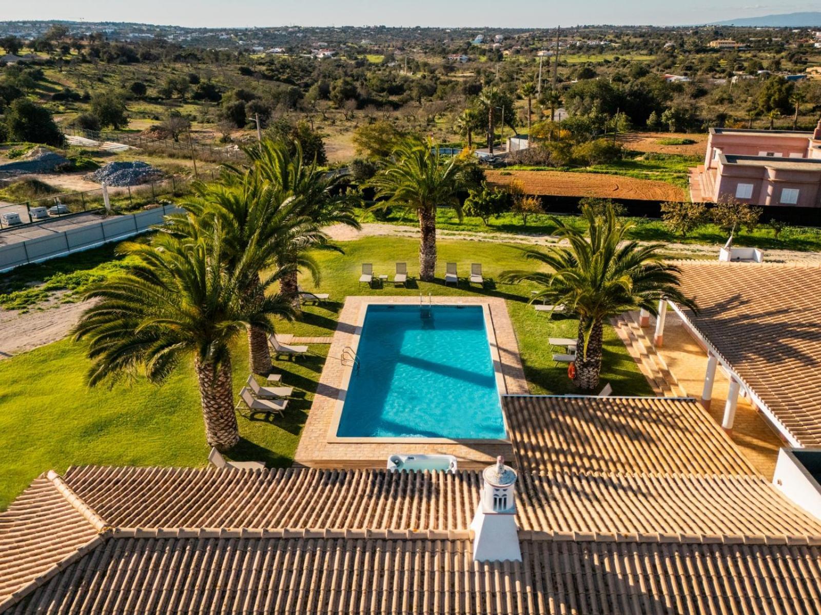 Rosas Villa